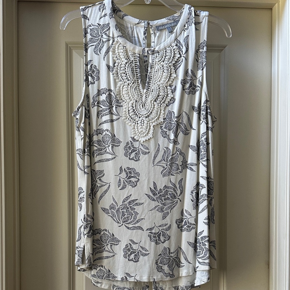 Daniel Rainn Black and White Floral Sleeveless Blouse